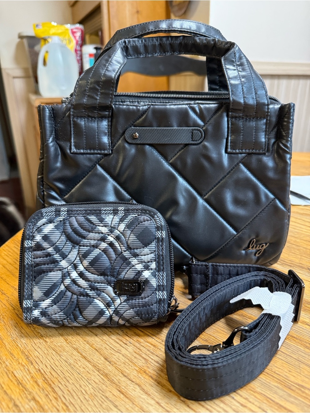 Lug Jitterbug in Metallic Black with Lug Splits Wallet and Crossbody Strap. - Picture 1 of 9
